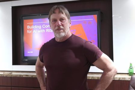 حذف موانع فنی پلتفرم CUDA برای رقابت با سخت‌افزارهای اختصاصی