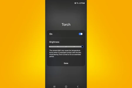 ویدئوی TikTok قدرت نور فلاش در Galaxy S25 FE را با ذوب پلاستیک نشان داد