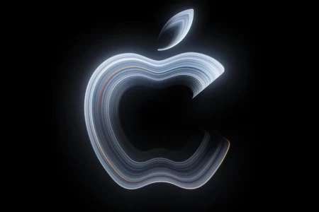 اپل ۶ آبان از لپ تاپ لمسی MacBook Pro با نمایشگر OLED رونمایی می کند
